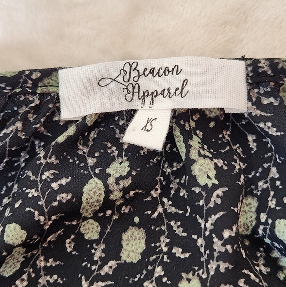 NWOT Beacon Apparel 3/4 Length Sleeve Ruffled Top Navy/Green Size XS - Picture 7 of 16